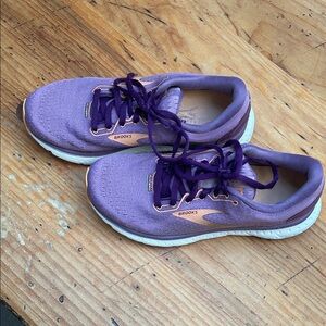 Brooks Women's Lavender and Peach Athletic Shoes